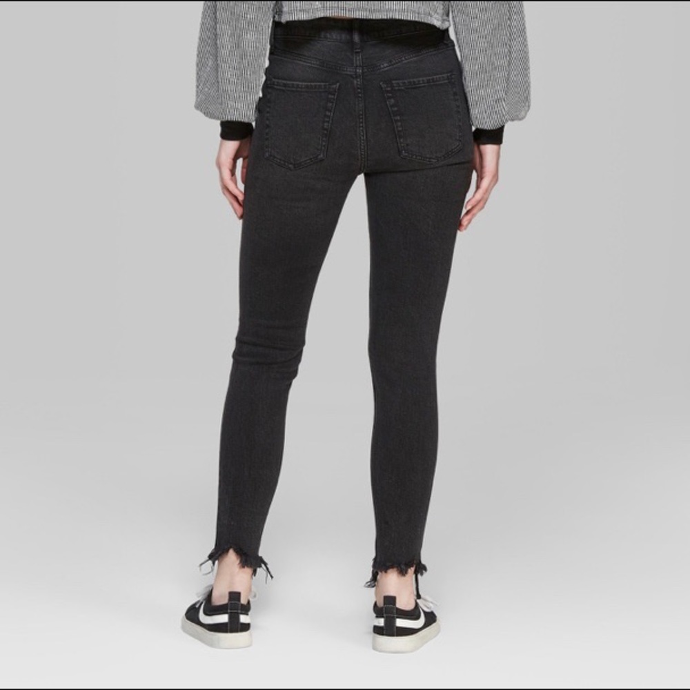 BLACK RIPPED JEANS - Picture 3 of 3